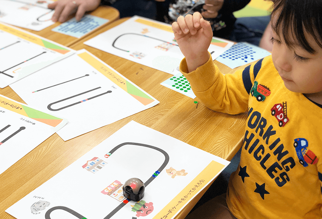 オゾボットでプログラミングを学ぶ生徒さん