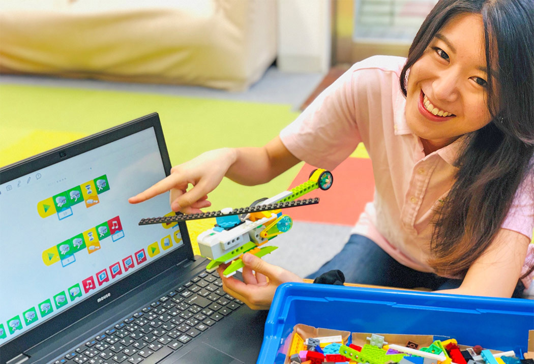 プログラミングを教えている先生